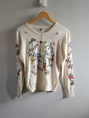 NWT Astrid Cream Coloured Sweater With Floral Embroidery Size XL